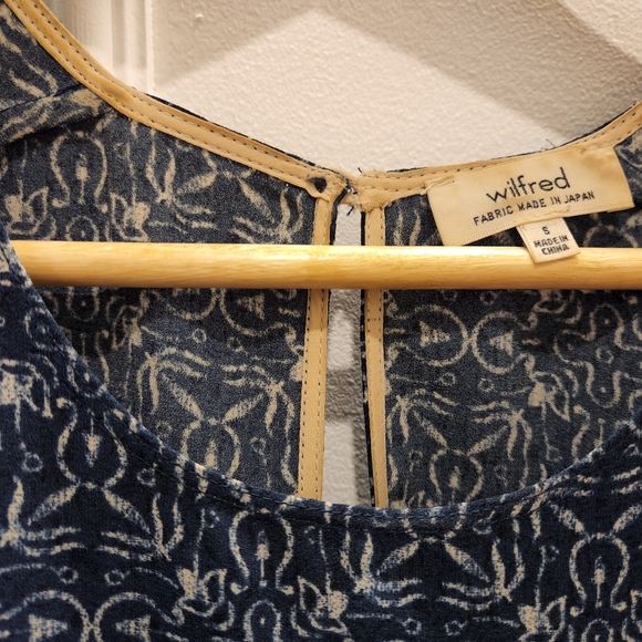Aritzia/Wilfred Top Size Small (Blue pattern) - Picture 2 of 3